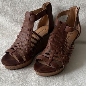 American Eagle Women's 9 Chocolate Woven Wedges